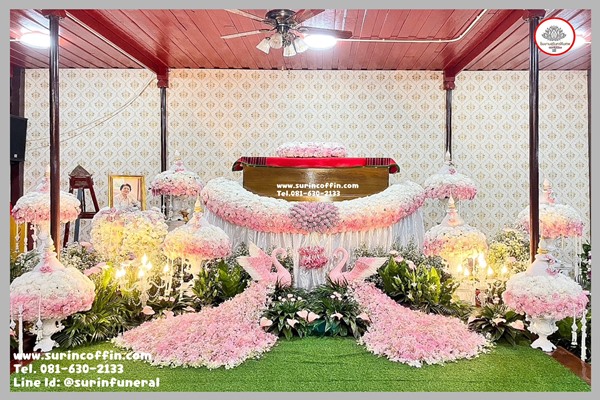 ดอกไม้งานศพและสวน ดอกไม้หน้าศพสวยๆ รูปแบบทันสมัย ดอกไม้งานศพแบบพวงมาลัย จัดพวงมาลัยดอกไม้สดคล้องหีบศพ จัดงานศพราคาถูก หีบศพราคาไม่แพง ดอกไม้หน้าหีบสวย