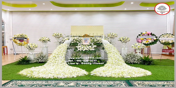 ดอกไม้งานศพและสวน & ดอกไม้หน้าศพสวยๆ แบบทันสมัย ชุดดอกไม้หน้าหีบประดับนกยูง แบบที่ 13