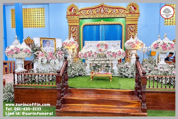 ดอกไม้งานศพและสวน ดอกไม้หน้าหีบสวยๆ ดอกไม้หน้าศพประดับนกยูง จัดดอกไม้แบบโมเดิร์นหน้าหีบศพ ดอกไม้งานศพแบบทันสมัย จัดงานศพสวยๆราคาไม่แพง หีบศพราคาถูก