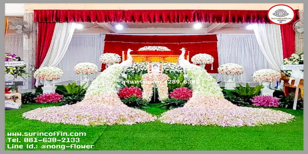 ดอกไม้หน้าหีบแบบสวนนกยูง สวนประดับดอกไม้งานศพนกยูง จัดสวนดอกไม้หน้าศพ ดอกไม้งานศพแบบสวน จัดพิธีศพแบบสวน สวนดอกไม้ประดับหน้าศพ สวนงานศพ แบบที่ 51